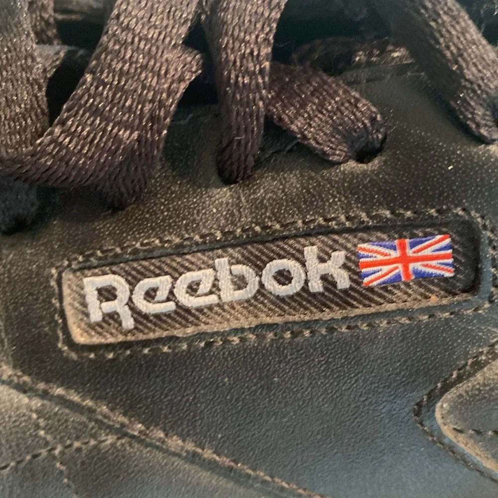 REEBOK Men’s Classic Black Leather Shoes - Picture 4 of 8